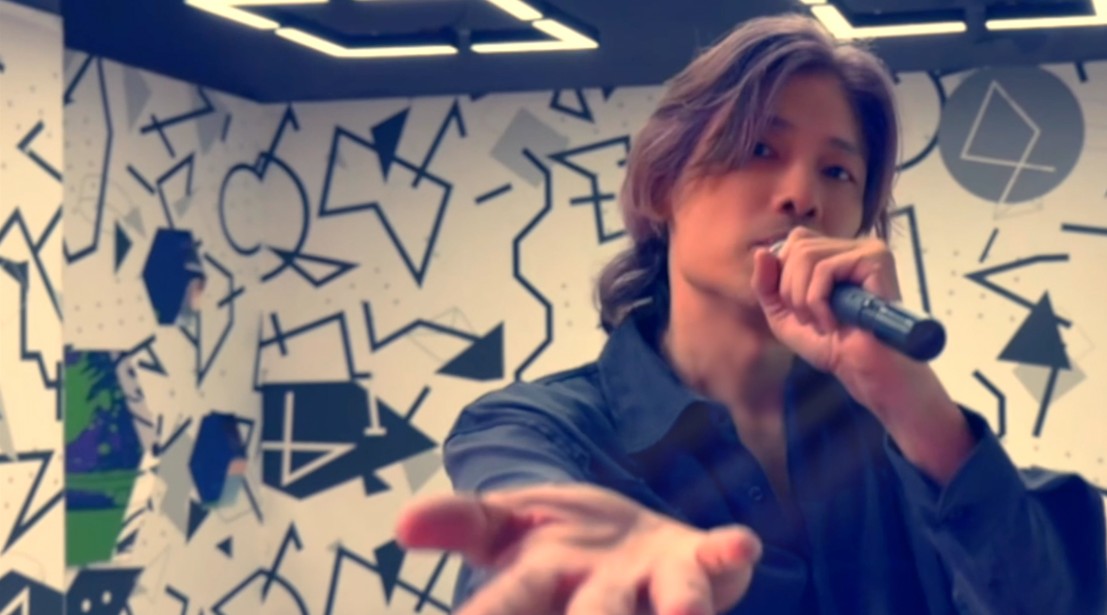 craigycraig singing hand gesture